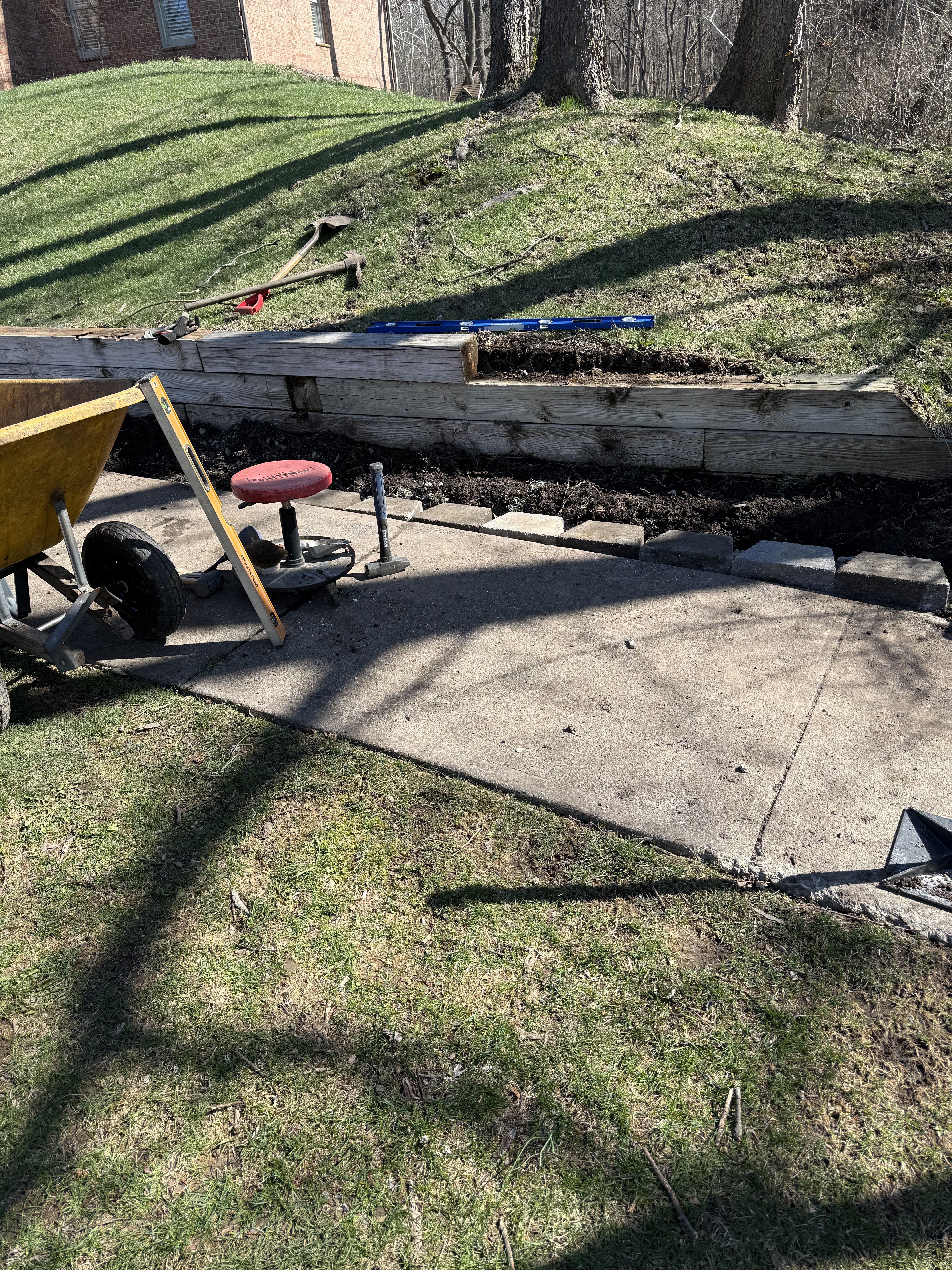 Retaining wall installation with landscape blocks