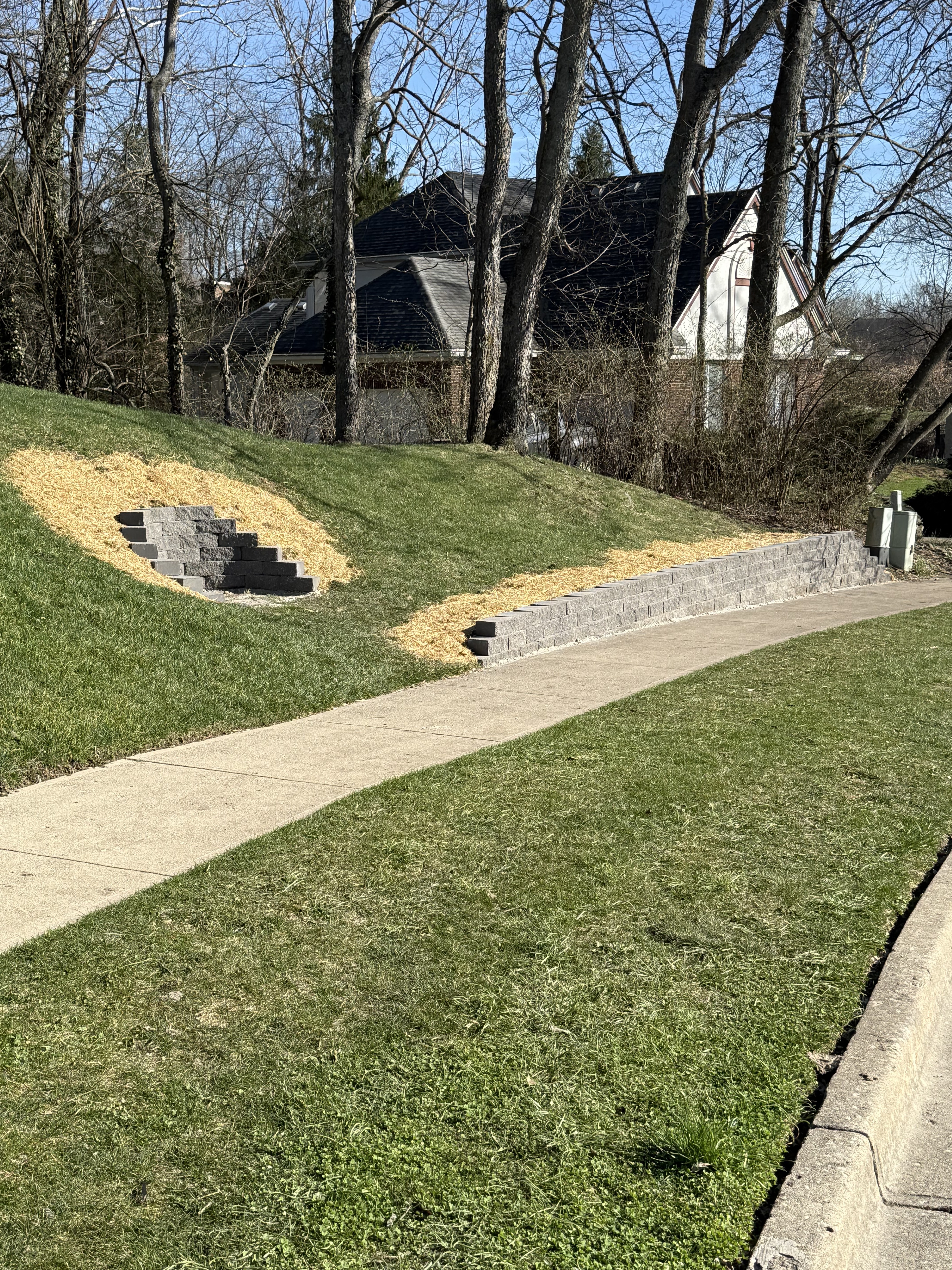 Hillside retaining wall with geotextile fabric